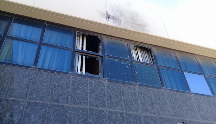 بالصور استهداف مبنى بلدية سرت