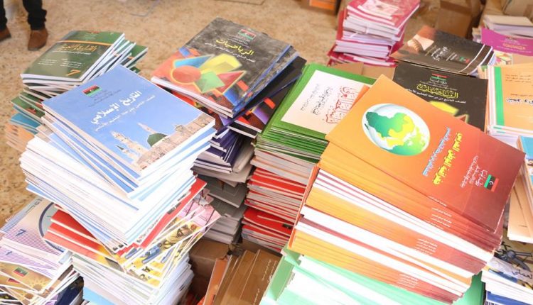 البدء في توزيع الكتاب المدرسي بغات